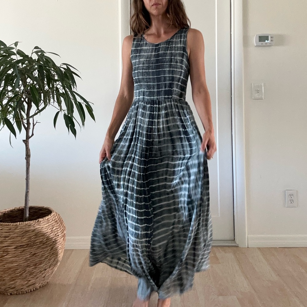 Elegant Tie-Dye Sleeveless Dress
